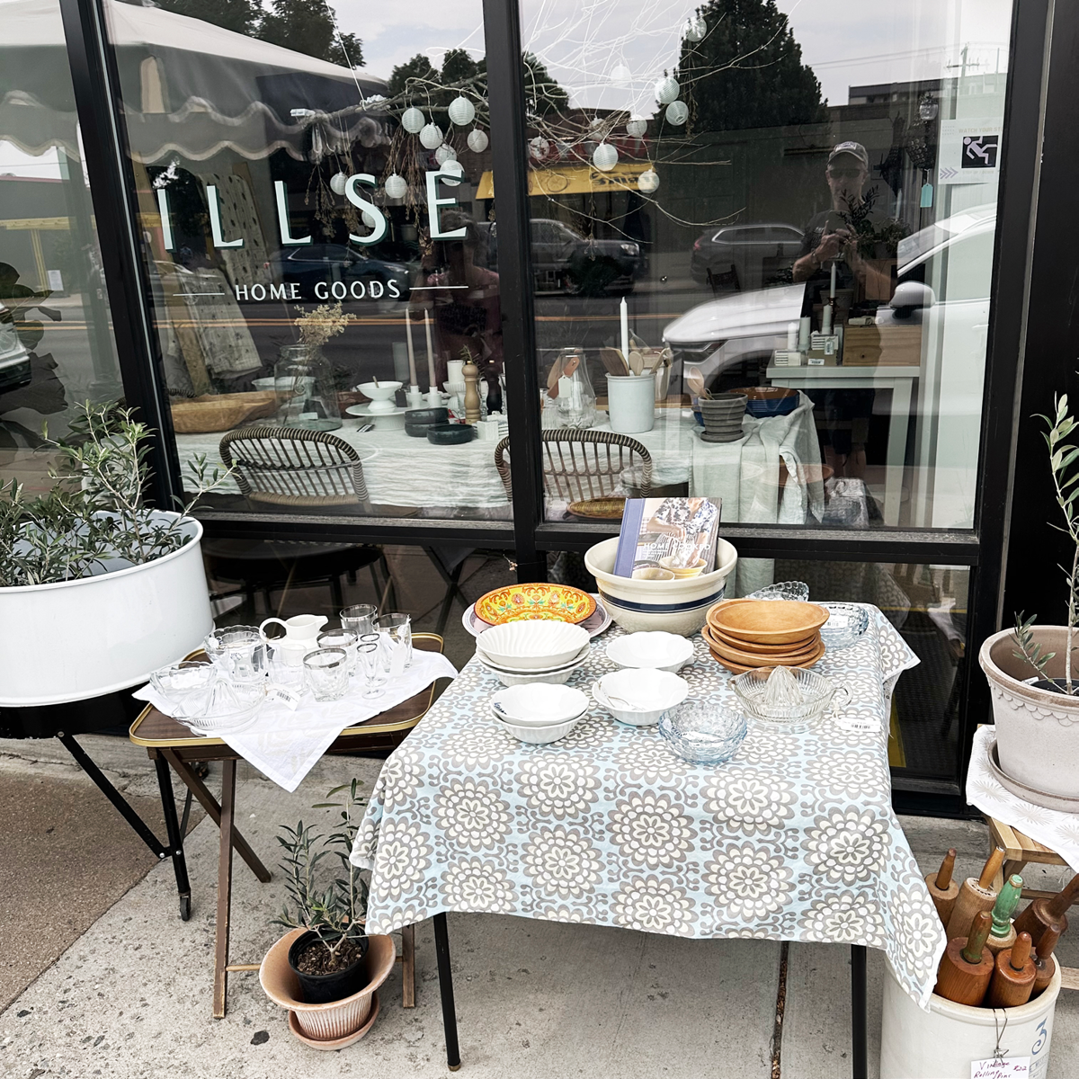 an outdoor table setting with various dishware