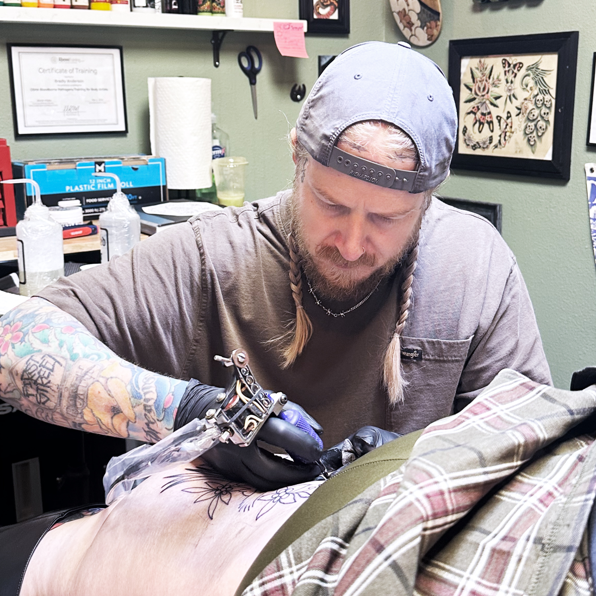 close up of a tattoo needle and arm